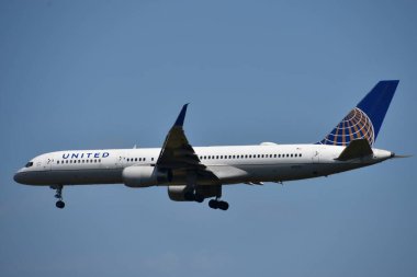SEP 3: United Airlines uçağı Washington DC 'deki Dulles Uluslararası Havalimanı' na inmek üzeredir..