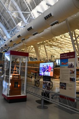 Chantilly, Virginia 'daki Smithsonian Hava ve Uzay Müzesi' nin bir parçası olan Steven F Udvar-Hazy Center 'da 3..