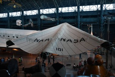 Chantilly, Virginia 'daki Smithsonian Hava ve Uzay Müzesi' nin bir parçası olan Steven F Udvar-Hazy Merkezi 'ndeki James S McDonnell Uzay Hangarı, 3..