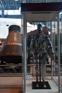 Chantilly, Virginia 'daki Smithsonian Hava ve Uzay Müzesi' nin bir parçası olan Steven F Udvar-Hazy Merkezi 'ndeki James S McDonnell Uzay Hangarı, 3..