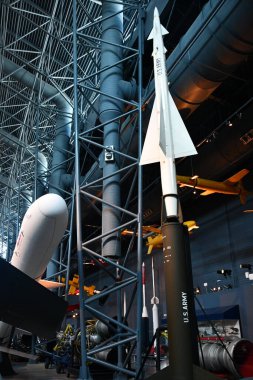 Chantilly, Virginia 'daki Smithsonian Hava ve Uzay Müzesi' nin bir parçası olan Steven F Udvar-Hazy Merkezi 'ndeki James S McDonnell Uzay Hangarı, 3..