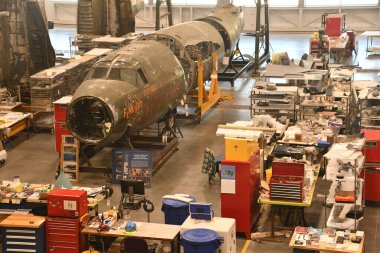 Chantilly, Virginia 'daki Smithsonian Hava ve Uzay Müzesi' nin Steven F Udvar-Hazy Merkezi 'ndeki Mary Baker Engen Restorasyon Hangarı, 3..