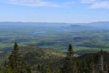 Essex County, New York 'taki Whiteface Dağı Gaziler Anıtı' nın zirvesinden görüntüler