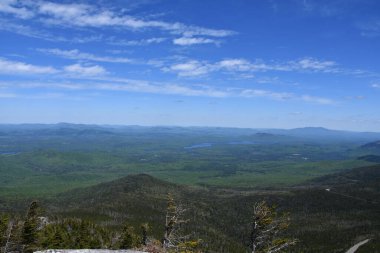 Essex County, New York 'taki Whiteface Dağı Gaziler Anıtı' nın zirvesinden görüntüler