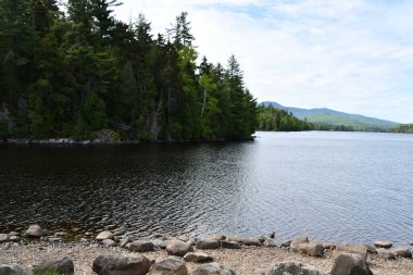 Franklin Falls Pond, New York 'un kuzeyinde.