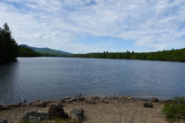 Franklin Falls Pond, New York 'un kuzeyinde.