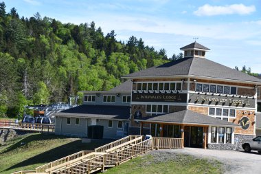 Lake Placid, New York 'ta 29 Mayıs 2021' de görülen Olimpiyat Kayak Kompleksi..