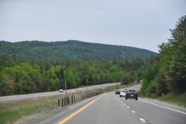 New York 'un kuzeyindeki Wilmington' da Manzaralı Yol
