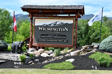 ESSEX COUNTY NY - 29 Mayıs 2021 'de görüldüğü üzere Wilimington, Essex County, New York' taki Whiteface Dağı 'nın Hoş Geldiniz..