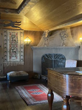 TAHOMA CA - 17 AUG: Vikingsholm Şatosu, Tahoma, Kaliforniya yakınlarındaki Güney Tahoe Gölü, 17 Ağustos 2023.