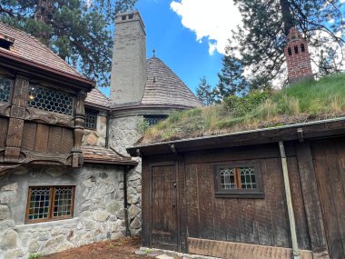 TAHOMA CA - 17 AUG: Vikingsholm Şatosu, Tahoma, Kaliforniya yakınlarındaki Güney Tahoe Gölü, 17 Ağustos 2023.