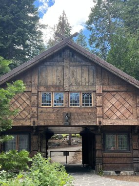 TAHOMA CA - 17 AUG: Vikingsholm Şatosu, Tahoma, Kaliforniya yakınlarındaki Güney Tahoe Gölü, 17 Ağustos 2023.