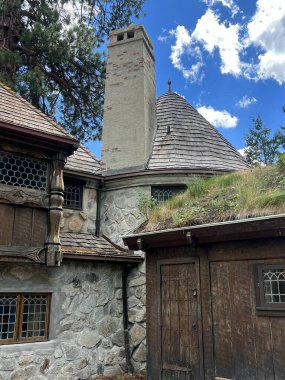 TAHOMA CA - 17 AUG: Vikingsholm Şatosu, Tahoma, Kaliforniya yakınlarındaki Güney Tahoe Gölü, 17 Ağustos 2023.