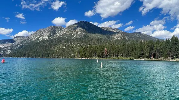 Güney Tahoe, Kaliforniya 'daki Emerald Körfezi manzarası