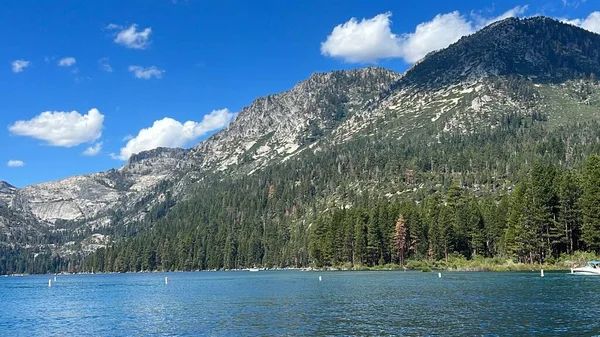 Kaliforniya 'daki Güney Tahoe Gölü manzarası