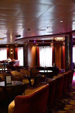 SEATTLE WA - 21 AUG: 21 Ağustos 2023 'te görüldüğü gibi, Seattle, Washington' dan denize açılan Royal Caribbean yolcu gemisinin Quantum 'u.