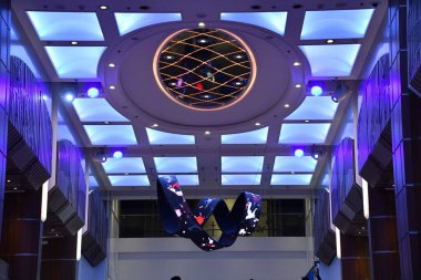 SEATTLE WA - 21 AUG: 21 Ağustos 2023 'te görüldüğü gibi, Seattle, Washington' dan denize açılan Royal Caribbean yolcu gemisinin Quantum 'u.