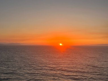 Pasifik Okyanusu üzerinde gün batımı