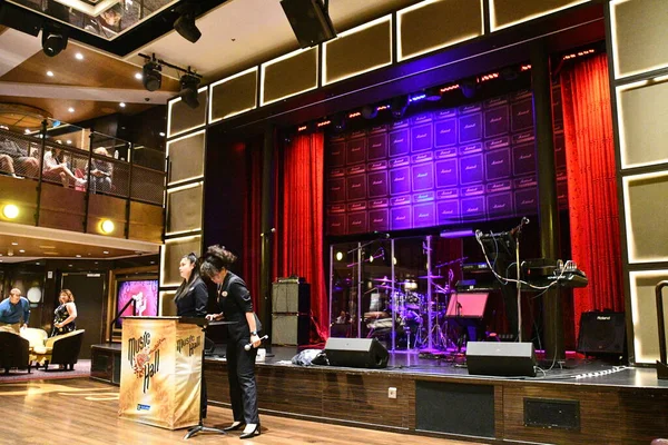 ⬇ Скачать Картинки Jw Marriott La Live, Стоковые Фото Jw Marriott.