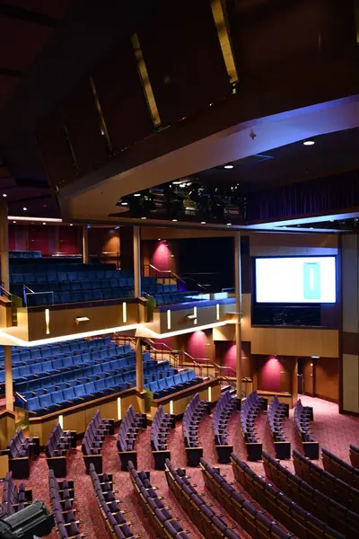 SEATTLE WA - 21 AUG: Kraliyet Tiyatrosu 21 Ağustos 2023 'te görüldüğü üzere Seattle, Washington' dan denize açılmıştır..