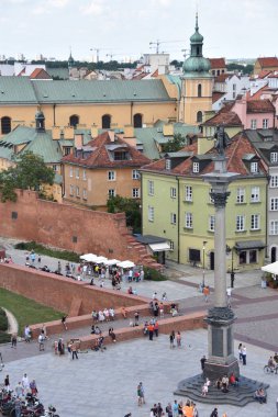 WARsaw, POLAND - 11 Ağustos 2019 'da Polonya' nın Varşova kentindeki Royal Castle Square 'in görüntüsü.