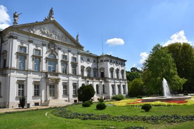 11 Ağustos 2019 'da Polonya' nın Varşova kentindeki Krasinski Sarayı 'nda görüldü..