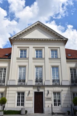 11 Ağustos 2019 'da Polonya' nın Varşova kentindeki Mlodziejowski Sarayı 'nda görüldü..