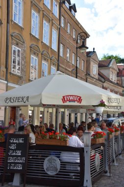 VARŞAN, POLAND - 10 Temmuz 2022 'de Polonya' nın Varşova şehrinde görüldüğü gibi. 