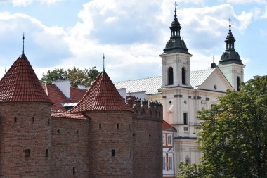 WARsaw, POLAND - 11 Ağustos 2019 'da görüldüğü üzere, Polonya' nın Varşova kentindeki Barbican güçlendirilmiş kapı evi.