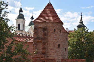 WARsaw, POLAND - 11 Ağustos 2019 'da görüldüğü üzere, Polonya' nın Varşova kentindeki Barbican güçlendirilmiş kapı evi.