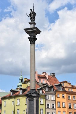 WARsaw, POLAND - 11 Ağustos 2019 'da Polonya' nın Varşova kentindeki Castle Square 'de Sigismunds Sütunları.