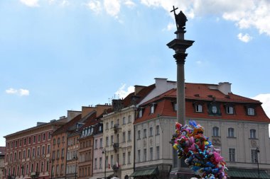 WARsaw, POLAND - 11 Ağustos 2019 'da Polonya' nın Varşova kentindeki Castle Square 'de Sigismunds Sütunları.