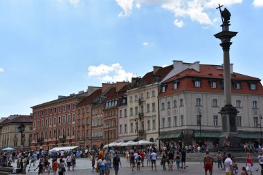 WARsaw, POLAND - 11 Ağustos 2019 'da Polonya' nın Varşova kentindeki Castle Square 'de Sigismunds Sütunları.