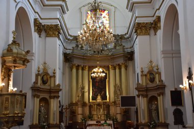 WARsaw, POLAND - 11 Ağustos 2019 'da Polonya' nın Varşova kentindeki Kutsal Ruh Kilisesi.