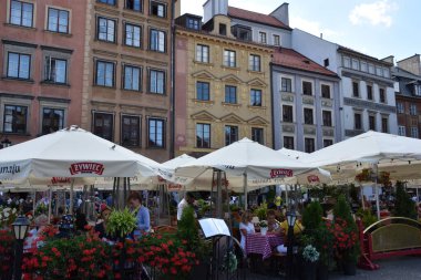 11 Ağustos 2019 'da Polonya' nın Varşova kentindeki Eski Pazar Meydanı 'nda görüldüğü gibi..