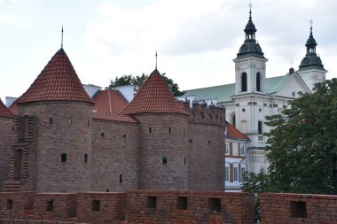 WARsaw, POLAND - 11 Ağustos 2019 'da görüldüğü üzere, Polonya' nın Varşova kentindeki Barbican güçlendirilmiş kapı evi.