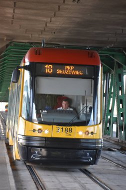 WARsaw, POLAND - 11 Ağustos 2019 'da Polonya' nın Varşova kentindeki tramvay.