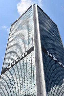 2 Temmuz 2022 'de Polonya' nın Varşova kentindeki Marriott Samsung Binası 'nda görüldü..