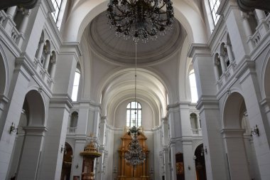 WARsaw, POLAND - 17 AUG: 17 Ağustos 2019 'da Polonya' nın Varşova kentindeki Kutsal Kurtarıcı Kilisesi.