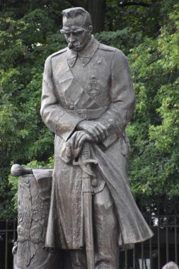 WARsaw, POLAND - 17 Ağustos 2019 'da Polonya' nın Varşova kentindeki Mareşal Jozef Pilsudski Anıtı.