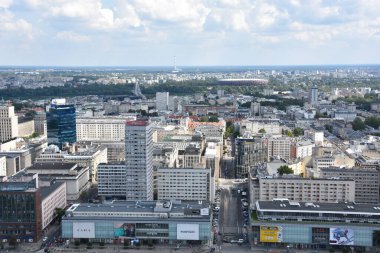 WARsaw, POLAND - 17 Ağustos 2019 'da Polonya' nın Varşova kentindeki Kültür ve Bilim Sarayı 'nın Gözlem Güvertesi' nden şehrin havadan görünüşü.