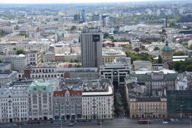 WARsaw, POLAND - 17 Ağustos 2019 'da Polonya' nın Varşova kentindeki Kültür ve Bilim Sarayı 'nın Gözlem Güvertesi' nden şehrin havadan görünüşü.