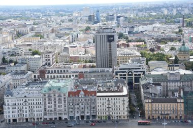 WARsaw, POLAND - 17 Ağustos 2019 'da Polonya' nın Varşova kentindeki Kültür ve Bilim Sarayı 'nın Gözlem Güvertesi' nden şehrin havadan görünüşü.