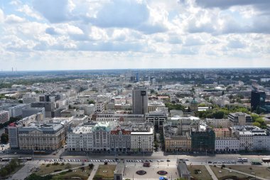 WARsaw, POLAND - 17 Ağustos 2019 'da Polonya' nın Varşova kentindeki Kültür ve Bilim Sarayı 'nın Gözlem Güvertesi' nden şehrin havadan görünüşü.