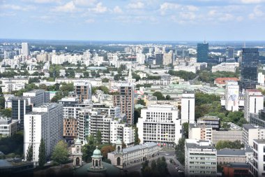 WARsaw, POLAND - 17 Ağustos 2019 'da Polonya' nın Varşova kentindeki Kültür ve Bilim Sarayı 'nın Gözlem Güvertesi' nden şehrin havadan görünüşü.
