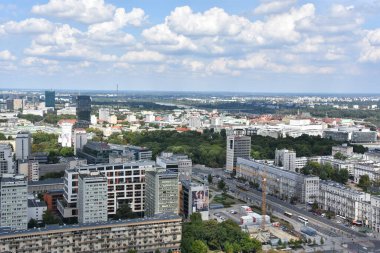 WARsaw, POLAND - 17 Ağustos 2019 'da Polonya' nın Varşova kentindeki Kültür ve Bilim Sarayı 'nın Gözlem Güvertesi' nden şehrin havadan görünüşü.