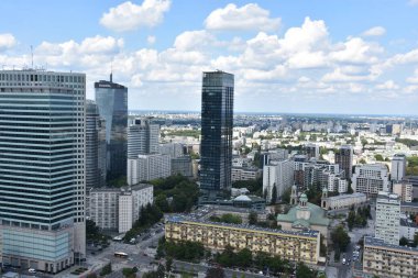 WARsaw, POLAND - 17 Ağustos 2019 'da Polonya' nın Varşova kentindeki Kültür ve Bilim Sarayı 'nın Gözlem Güvertesi' nden şehrin havadan görünüşü.