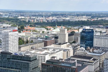 WARsaw, POLAND - 17 Ağustos 2019 'da Polonya' nın Varşova kentindeki Kültür ve Bilim Sarayı 'nın Gözlem Güvertesi' nden şehrin havadan görünüşü.