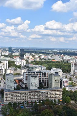 WARsaw, POLAND - 17 Ağustos 2019 'da Polonya' nın Varşova kentindeki Kültür ve Bilim Sarayı 'nın tepesindeki Centrum' un Gözlem Güvertesi 'nden görünüşü.