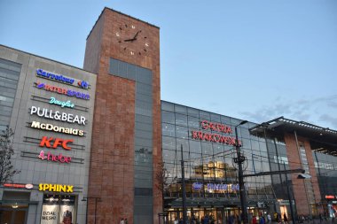 KRAKOW, POLAND - 12 Ağustos 2019 'da Polonya' nın Krakow kentindeki Galeria Krakowska alışveriş merkezinde görüldü..